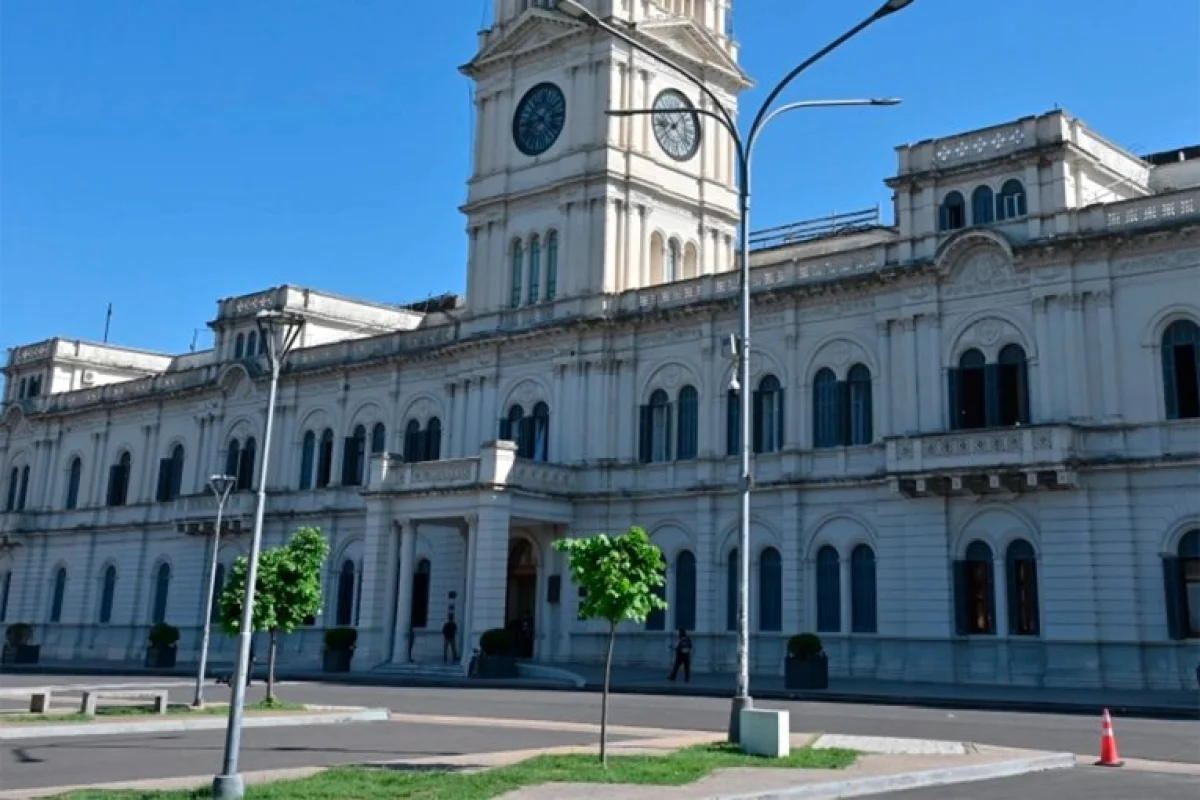 Antes del paro, el gobierno provincial convocó a gremios estatales y docentes a mesa paritaria